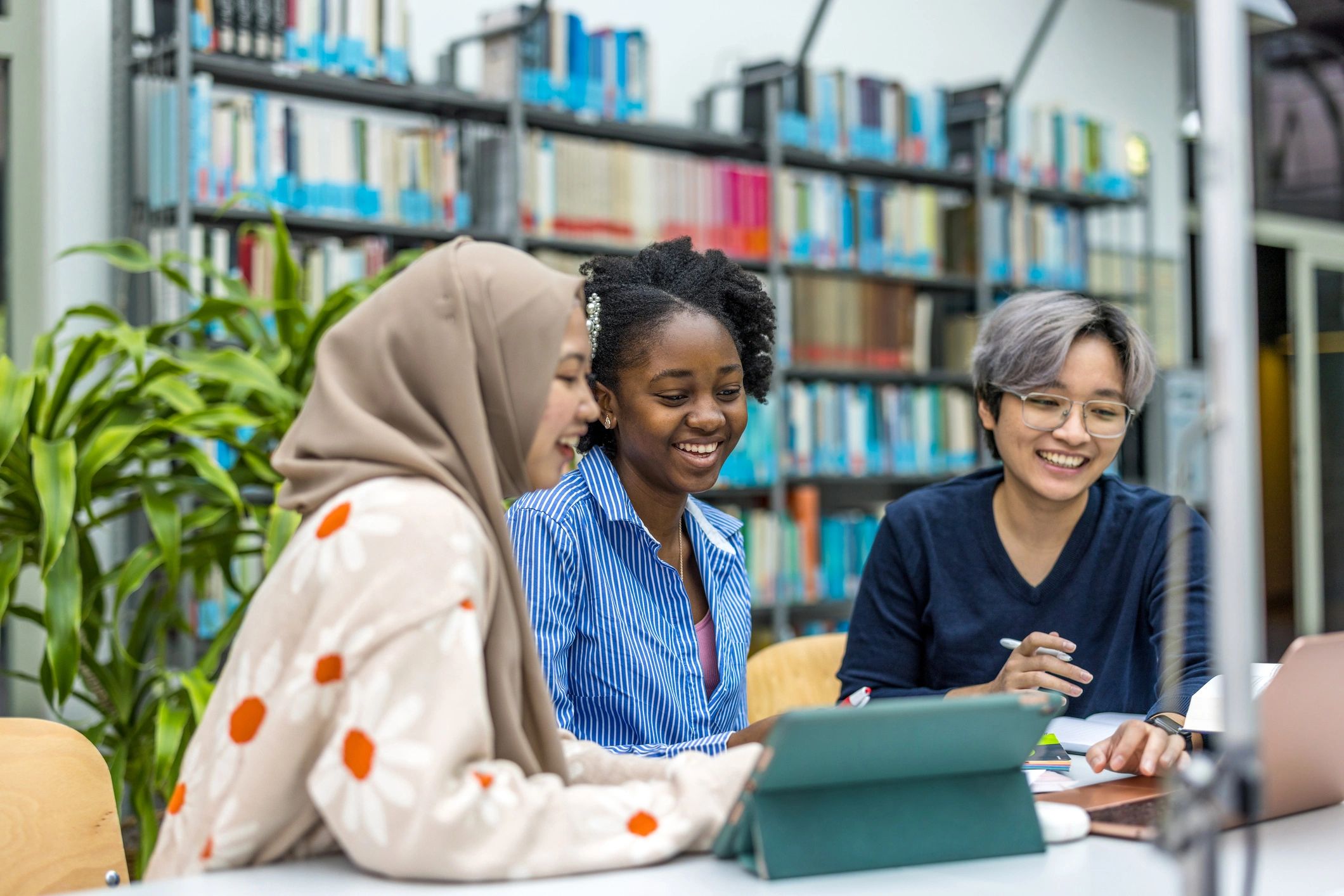 Students studying together in a collaborative learning environment